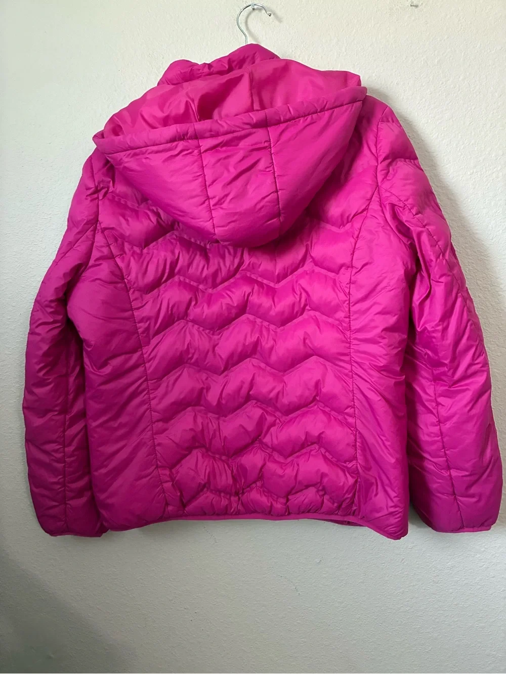 Women’s Time & Tru Lightweight Hooded Puffer Jacket - Bright Pink